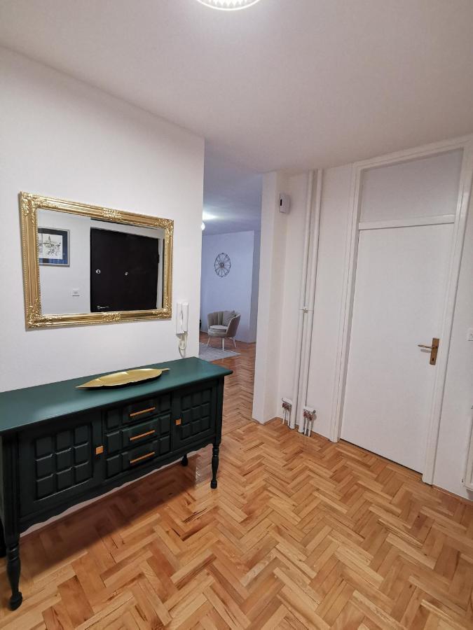 Family Apartment 图兹拉 外观 照片