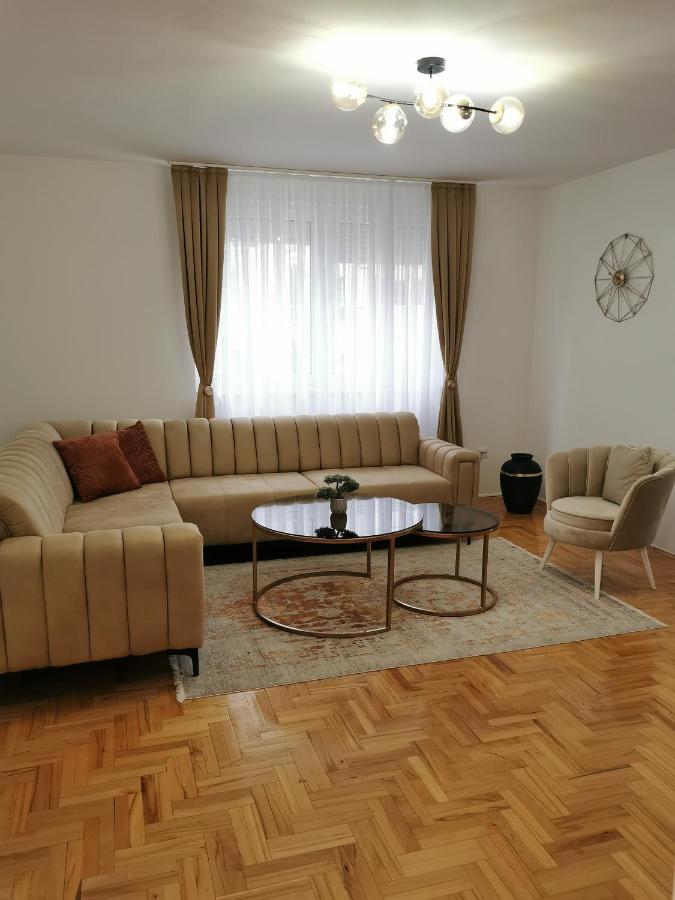 Family Apartment 图兹拉 外观 照片